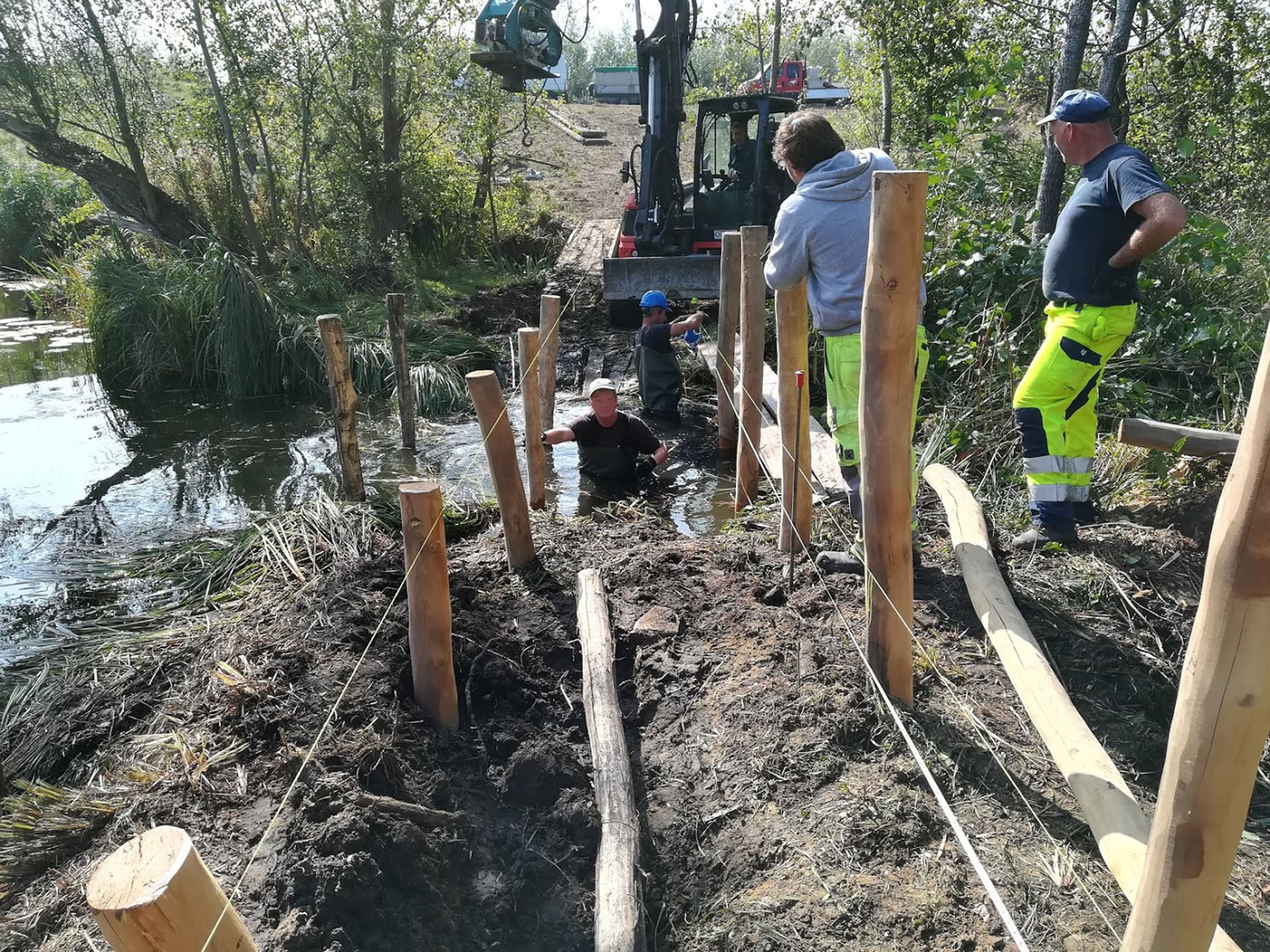 Aanleg van houtconstructie plankenpad - fase graafwerken