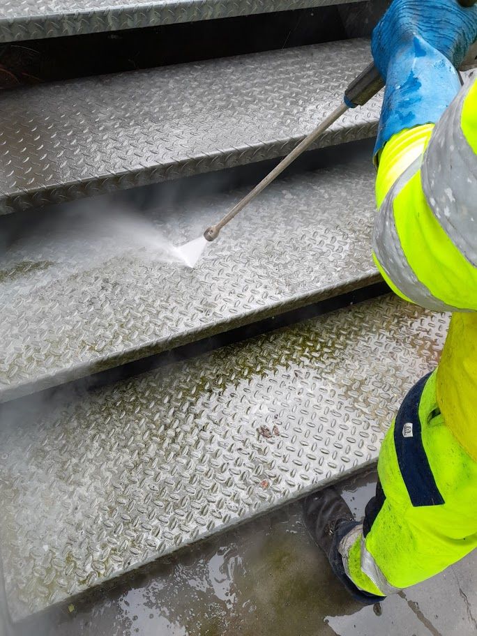 Duurzaam reinigen verharde oppervlakken met verhit water