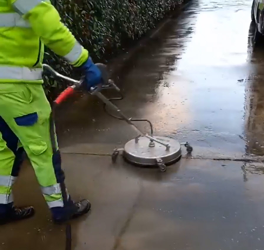 Reinigen beton met de Greenkiller.jpg